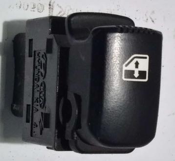 PULSANTE ALZAVETRO POST SX HYUNDAI SANTA FE 935802B500S4'<br /><br /><br />