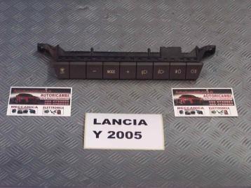 Lancia y pulsantiera interna