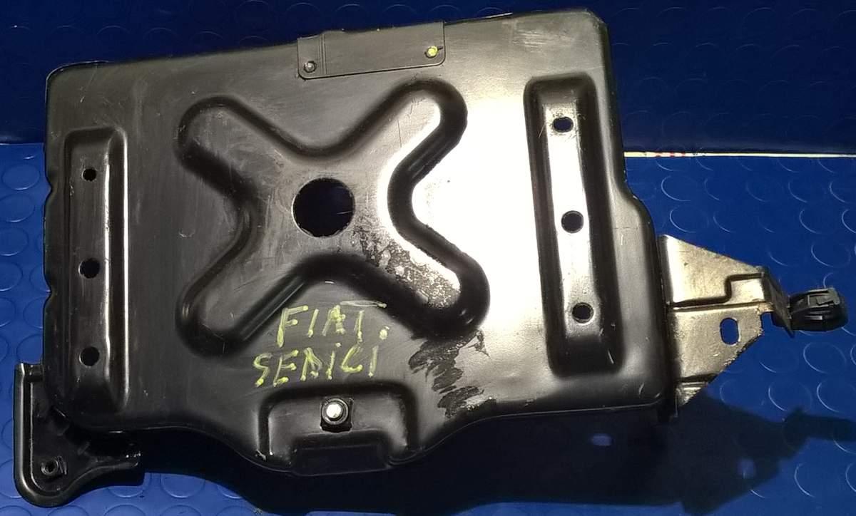 PORTA BATTERIA FIAT SEDICI 1.9 MJT 120CV  PORTABATT233 <br /><br /><br />