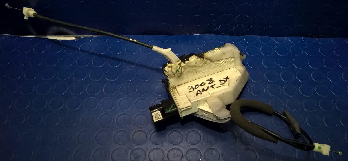 CHIUSURA PORTIERA ANT DX PEUGEOT 3008 1.6 HDI 2010 9800623080<br /><br /><br />