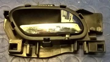 MANIGLIA INTERNA POST DX PEUGEOT 3008 1.6 HDI 2010 9683446577<br /><br /><br />