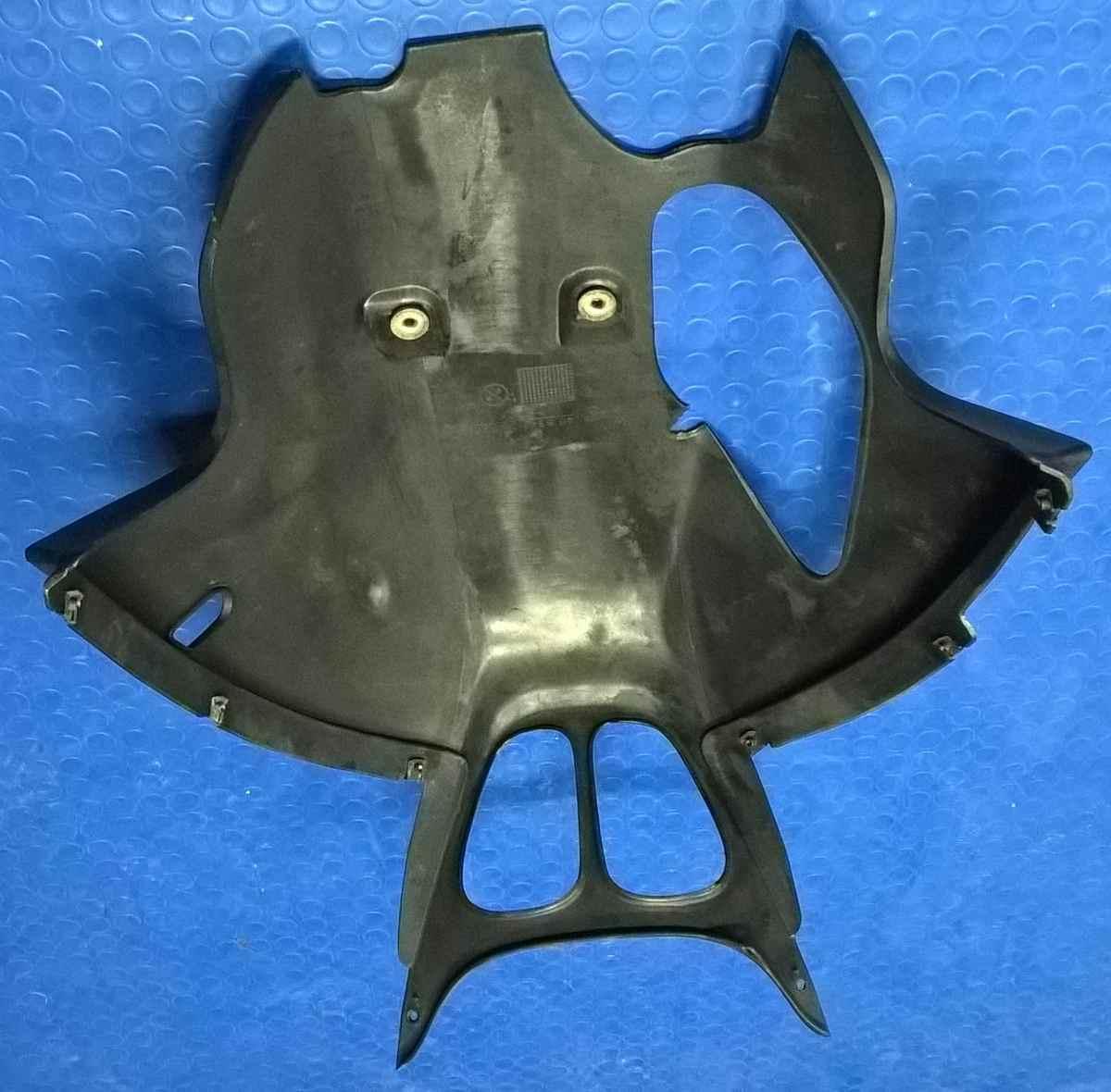 CARENA INFERIORE BMW K1200 RS 2003 46632307781<br /><br /><br /><br />