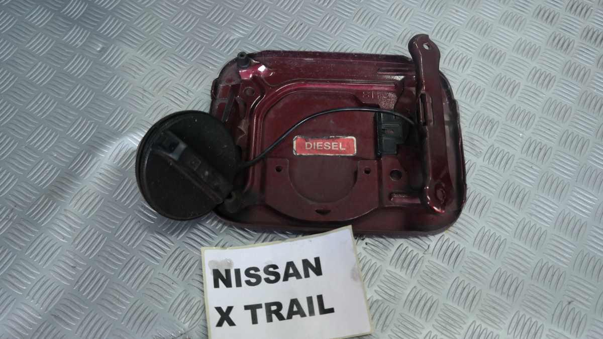 Nissan x-trail sportellino carburante