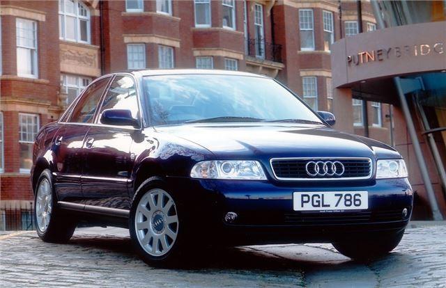 VENTOLA MOTORE AUDI A4 1 SERIE 1.8 B 8D0959455B<br /><br /><br />