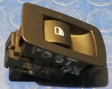 PULSANTE ALZACRISTALLO POST DX BMW SERIE 1 120d 2007 61316945873<br /><br /><br />