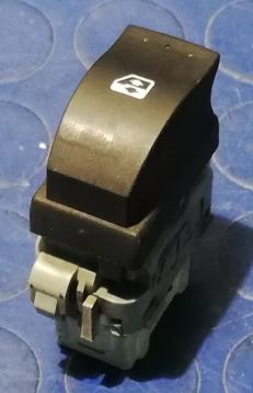 PULSANTE ALZAVETRO POST SX RENAULT MEGANE 2011 254010003R<br /><br /><br />