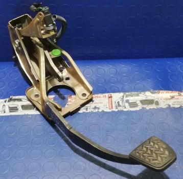 Pedale freno toyota yaris 2004 1.0 bz 471010d010