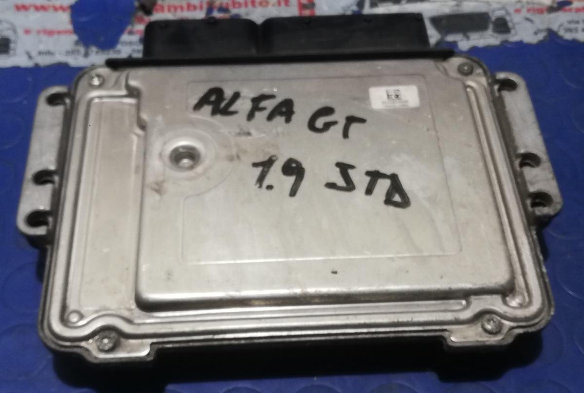 CENTRALINA MOTORE ALFA ROMEO GT 1.9 JTD 2005 0281012883<br /><br /><br />