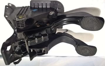 Pedaliera freno frizione lancia y 3808430008