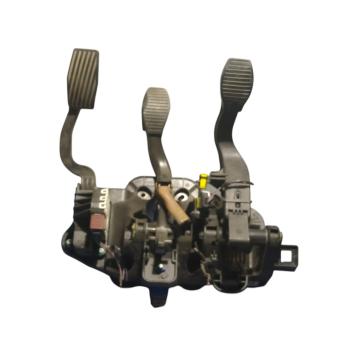 PEDALIERA   FIAT 500L  00519445140<br /><br /><br />