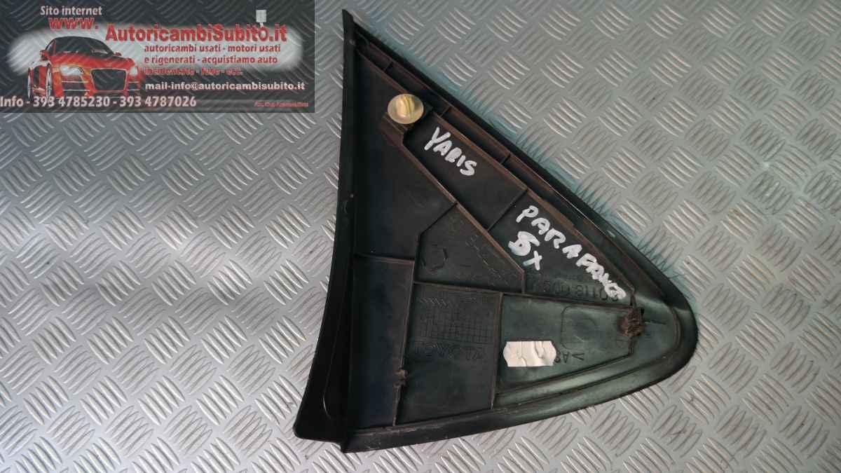 Toyota yaris plastica esterna copriparafango sx
