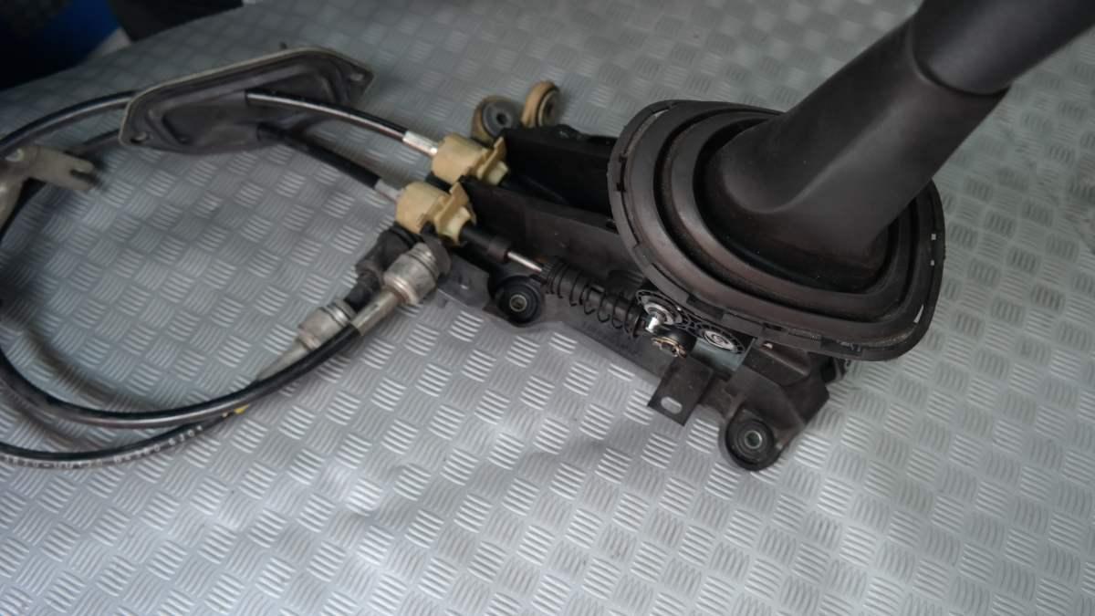 Toyota yaris 1300 bz leva del cambio con fili