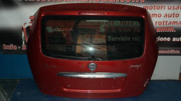 Lancia y dal 2004 al 2010 portellone posteriore